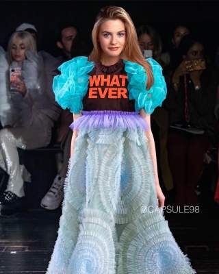 Платья от модного дизайнера превратили в мемы