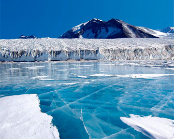 Исследователи получили первые пробы воды из озера Восток в Антарктиде 
