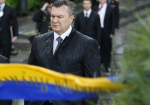 Евросуд рассмотрит жалобу украинки, срезавшей фамилию Януковича с венка