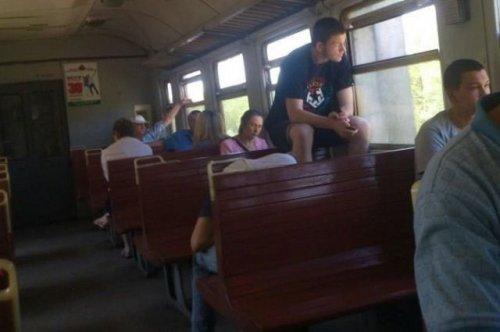 Странные пассажиры в общественном транспорте (ФОТО) Странные пассажиры в общественном транспорте (ФОТО)