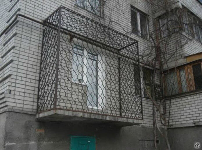 Забавные фотки странных балконов от дизайнеров-любителей Забавные фотки странных балконов от дизайнеров-любителей