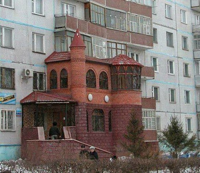 Забавные фотки странных балконов от дизайнеров-любителей Забавные фотки странных балконов от дизайнеров-любителей