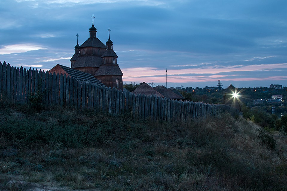 Фотограф показал снимки ночной Запорожской Сечи. ФОТО