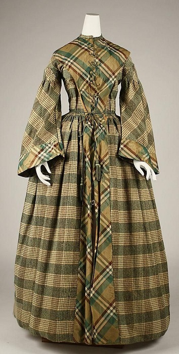 Какой была домашняя одежда в XIX веке