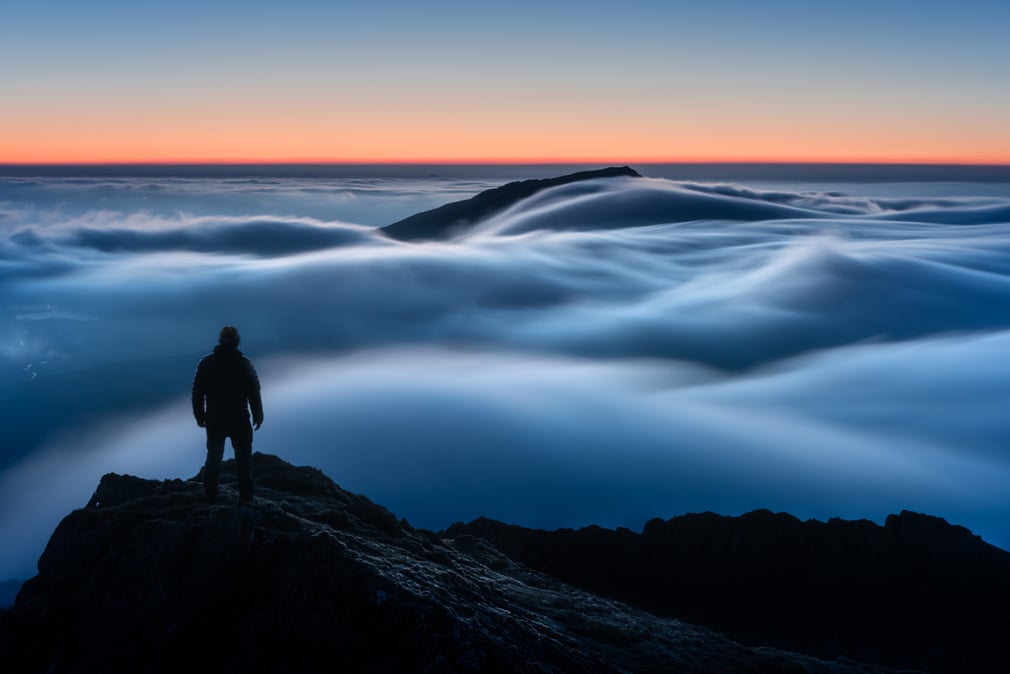 Гейша под дождем, молнии и замок в тумане: объявлены победители в конкурсе Погодный фотограф 2019. ФОТО