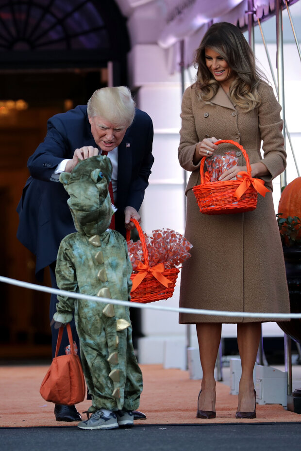 Мелания Трамп отпраздновала Хэллоуин: три самых лучших образа первой леди США. ФОТО