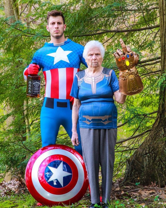 Бабушка с внуком устраивают яркие фотосессии в безумных нарядах