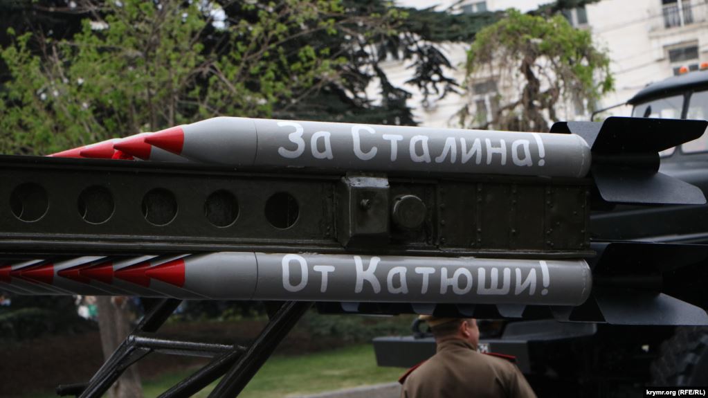 Бутафории реактивных ракет системы &laquo;Катюша&raquo; 9 мая в Севастополе