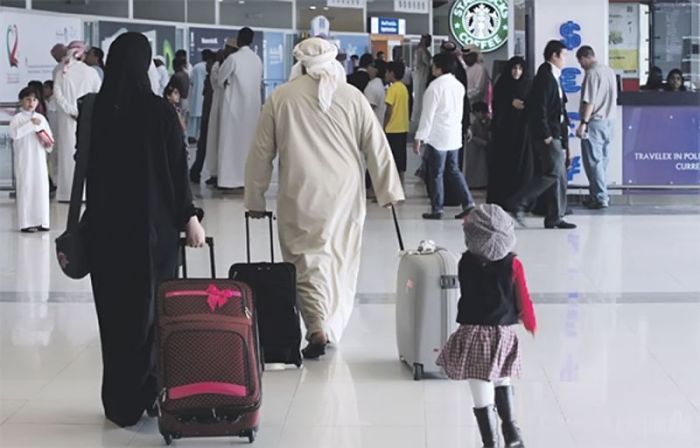 Как проходят паспортный контроль мусульманки с закрытыми лицами