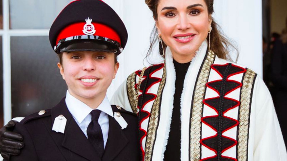 19-летняя принцесса Сальма стала первой женщиной-пилотом в Иордании