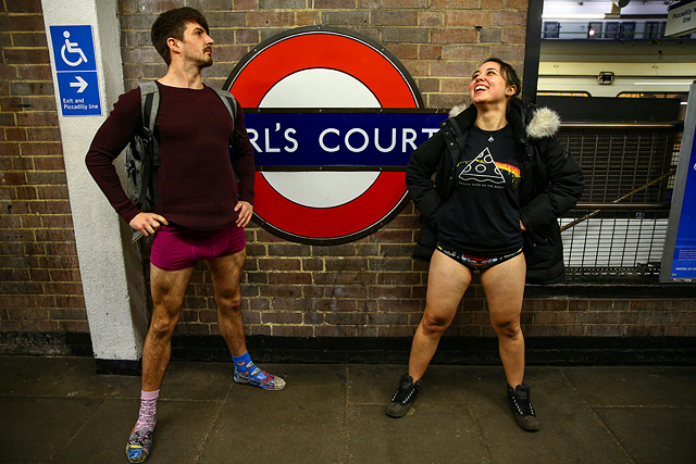 Флешмоб «Без штанов» в лондонском метро. ФОТО