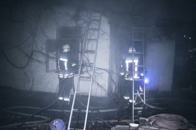 В Киеве бомжи подожгли частный дом ‒ есть жертвы. ВИДЕО