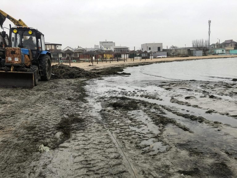 На популярном запорожском курорте начали подготовку в курортному сезону. ФОТО На популярном запорожском курорте начали подготовку в курортному сезону. ФОТО