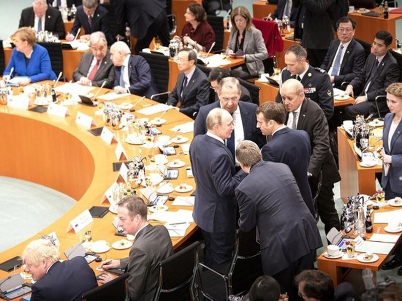 Смех до слез: Путин «потерялся» на берлинской конференции по Ливии