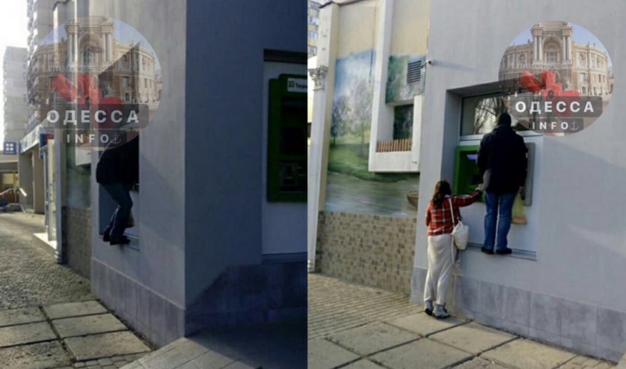 В сети показали забавные фото банкомата "для великанов" в Одессе