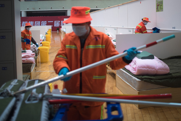 В Ухане устроили госпиталь для больных коронавирусом прямо на стадионе. ФОТО В Ухане устроили госпиталь для больных коронавирусом прямо на стадионе. ФОТО