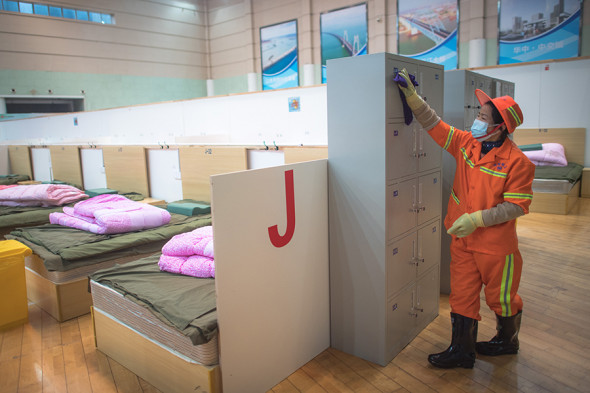 В Ухане устроили госпиталь для больных коронавирусом прямо на стадионе. ФОТО В Ухане устроили госпиталь для больных коронавирусом прямо на стадионе. ФОТО