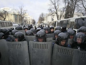 В центр Киева стягивают "Беркут" и сторонников Партии регионов
