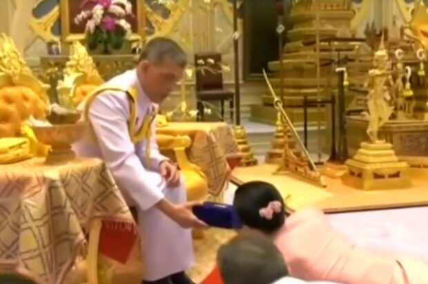 Курьез дня: Король Таиланда самоизолировался в Германии с 20 любовницами. ФОТО