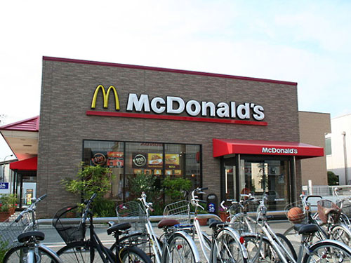 Американец потребовал от McDonalds 1,5 млн долларов за отказ выдать салфетки Американец потребовал от McDonalds 1,5 млн долларов за отказ выдать салфетки