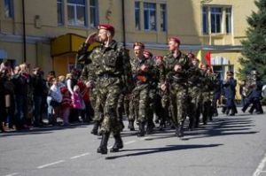 Мобилизованные военные будут получать зарплату как служащие-контрактники