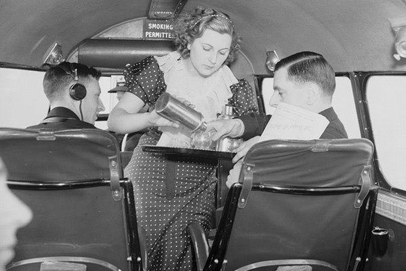 Как раньше летали первым классом: икра, любой алкоголь, курение прямо в кресле. ФОТО Как раньше летали первым классом: икра, любой алкоголь, курение прямо в кресле. ФОТО