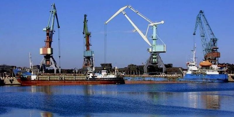 Украинское правительство временно закроет морские порты АРК