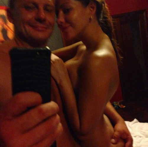 Елена Беркова показала эротическое фото с мужем