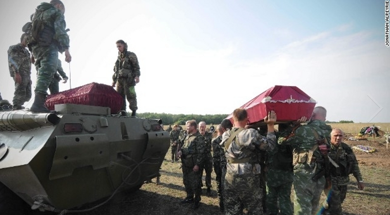 Как хоронят боевиков на Донбассе. Фоторепортаж CNN