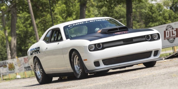 Обновленный Dodge Challenger превратили в дрэгстер