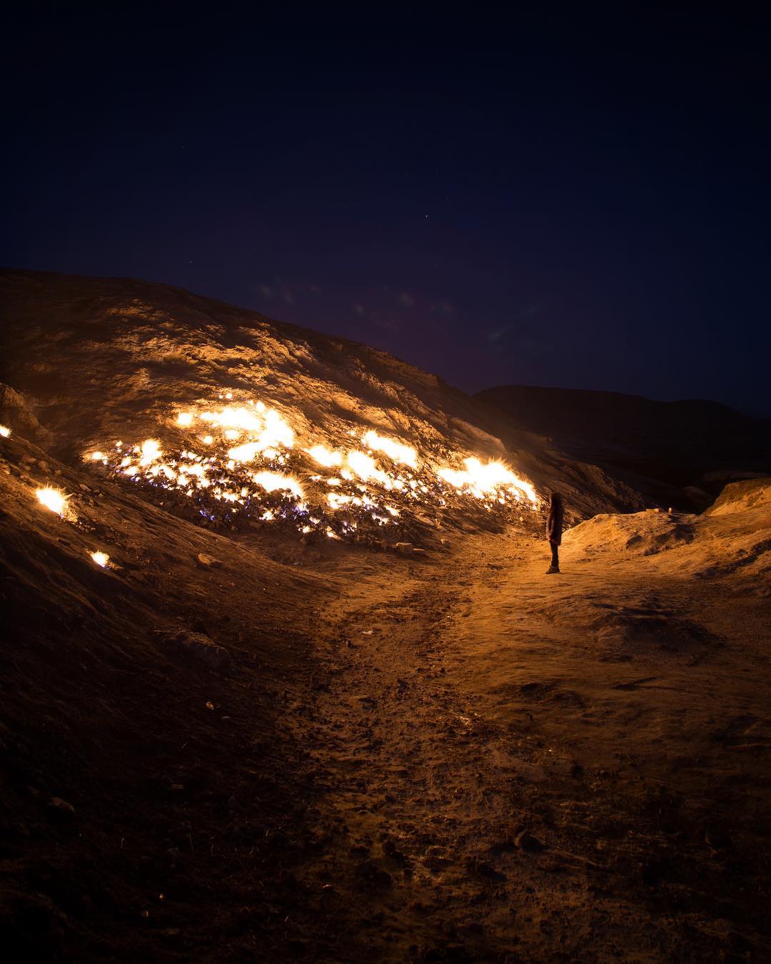 Завораживающая вечно горящая огненная гора в Иране
