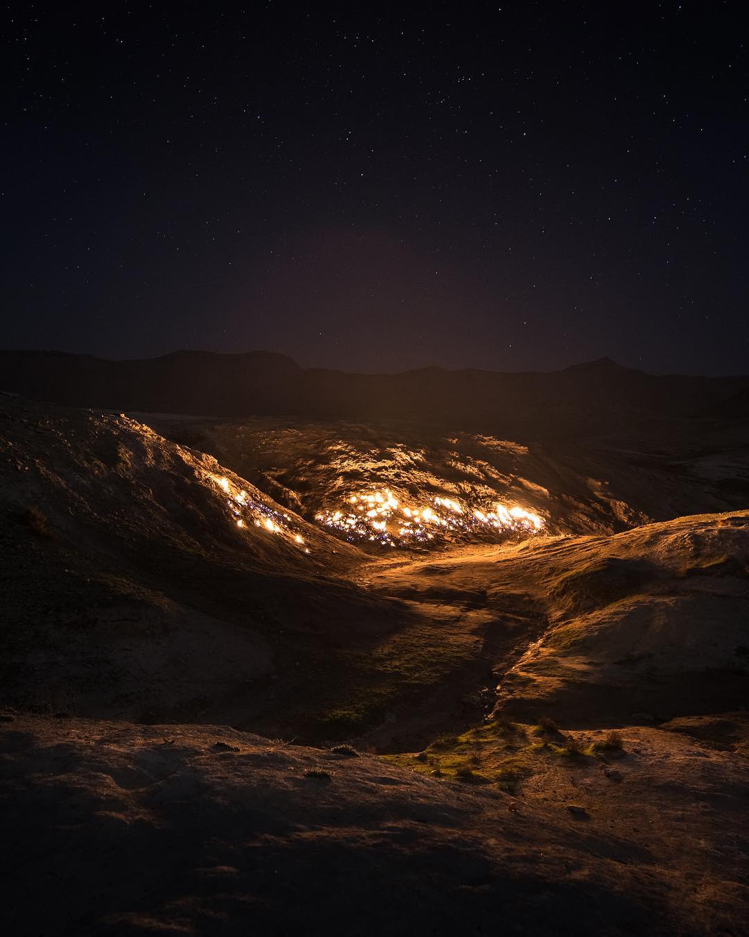 Завораживающая вечно горящая огненная гора в Иране