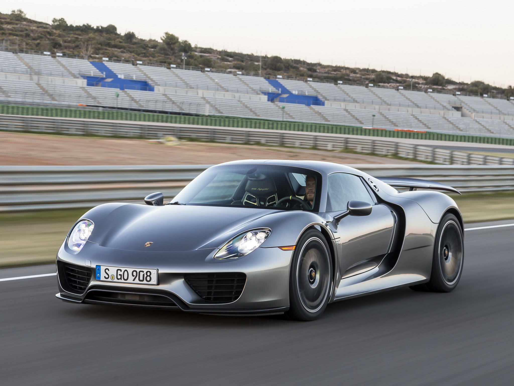 Porsche проведет отзыв суперкаров 918 Spyder