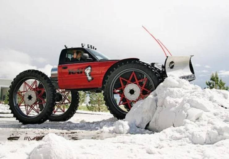 Креативный снегоуборочный транспорт