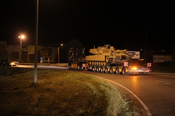 В Латвию прибыли эшелоны с американскими танками и бронетехникой - СМИ. ФОТО