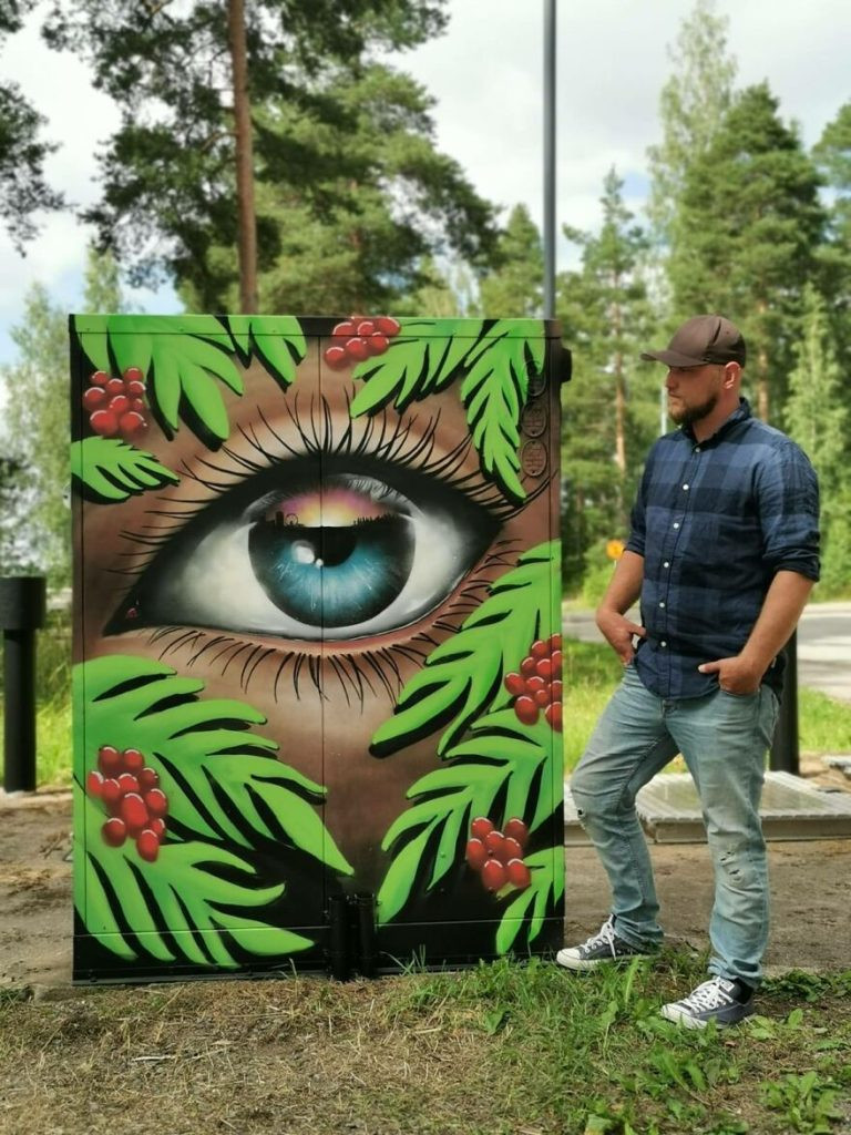 Финский художник разрисовал электрические шкафы