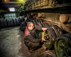 Житомирский бронетанковый завод переходит на режим работы в три смены, - ОГА
