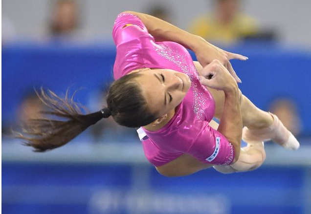 Невероятные полеты гимнасток на чемпионате мира в Китае (фото)