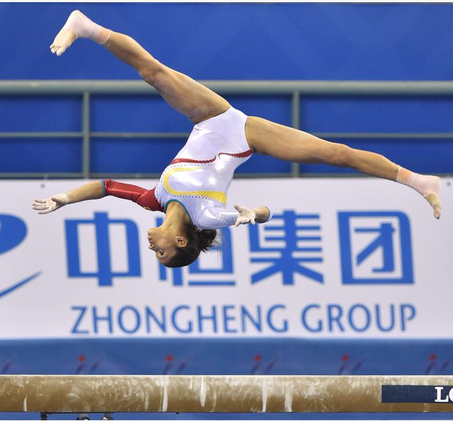Невероятные полеты гимнасток на чемпионате мира в Китае (фото)