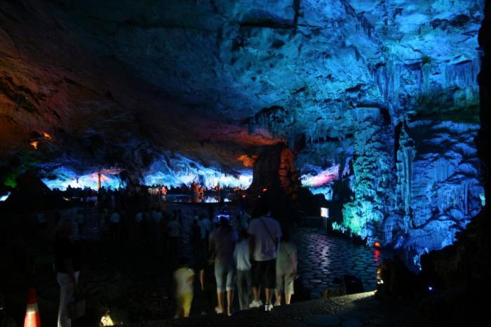 Живописная пещера Тростниковой флейты
