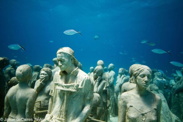 Скульптуры на дне океана