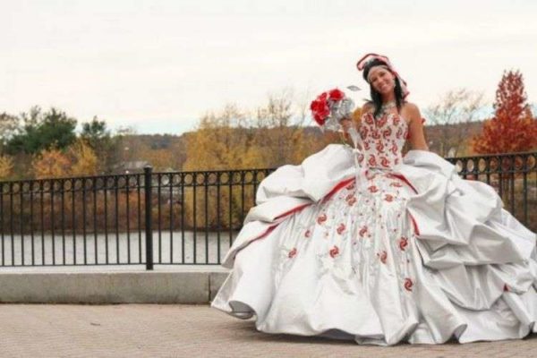 Необычное платье невесты - перебор с красным