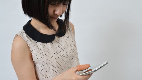 Японская компания создаст "палец" для владельцев iPhone 6