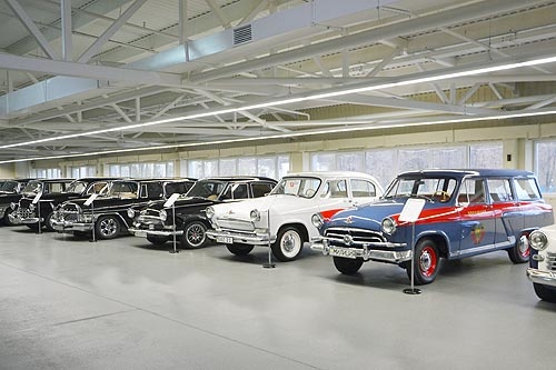 В Межигорье появился первый народный музей ретро автомобилей