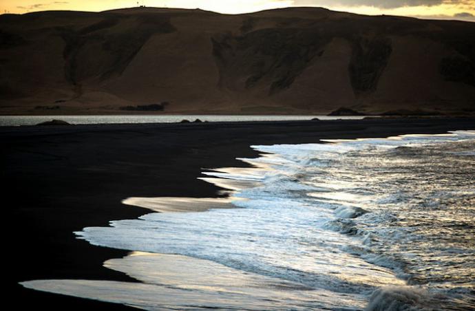 Ирландский пляж с черным песком - одно из красивейших мест на планете (ФОТО)
