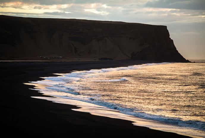 Ирландский пляж с черным песком - одно из красивейших мест на планете (ФОТО)