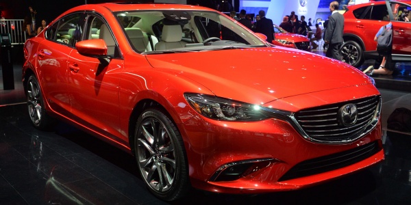 Обновленная Mazda6 получила адаптивный свет