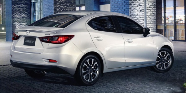 Mazda2 переделали в седан