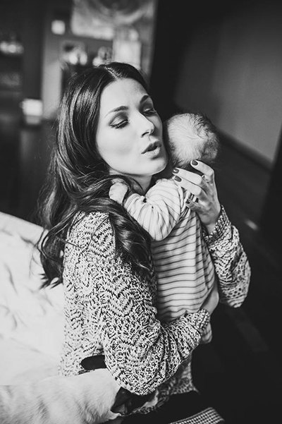 Маша Ефросинина показала фото с новорожденным малышом
