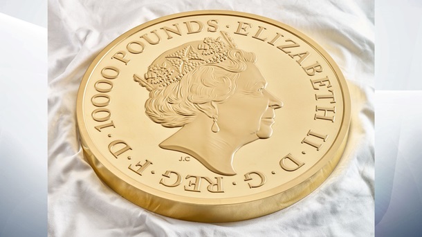 В Британии создали рекордную золотую монету. ВИДЕО